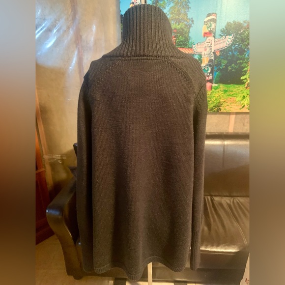 Lululemon sweater.  Size 8. Navy blue/grey tone.  Excellent condition. - Picture 4 of 6